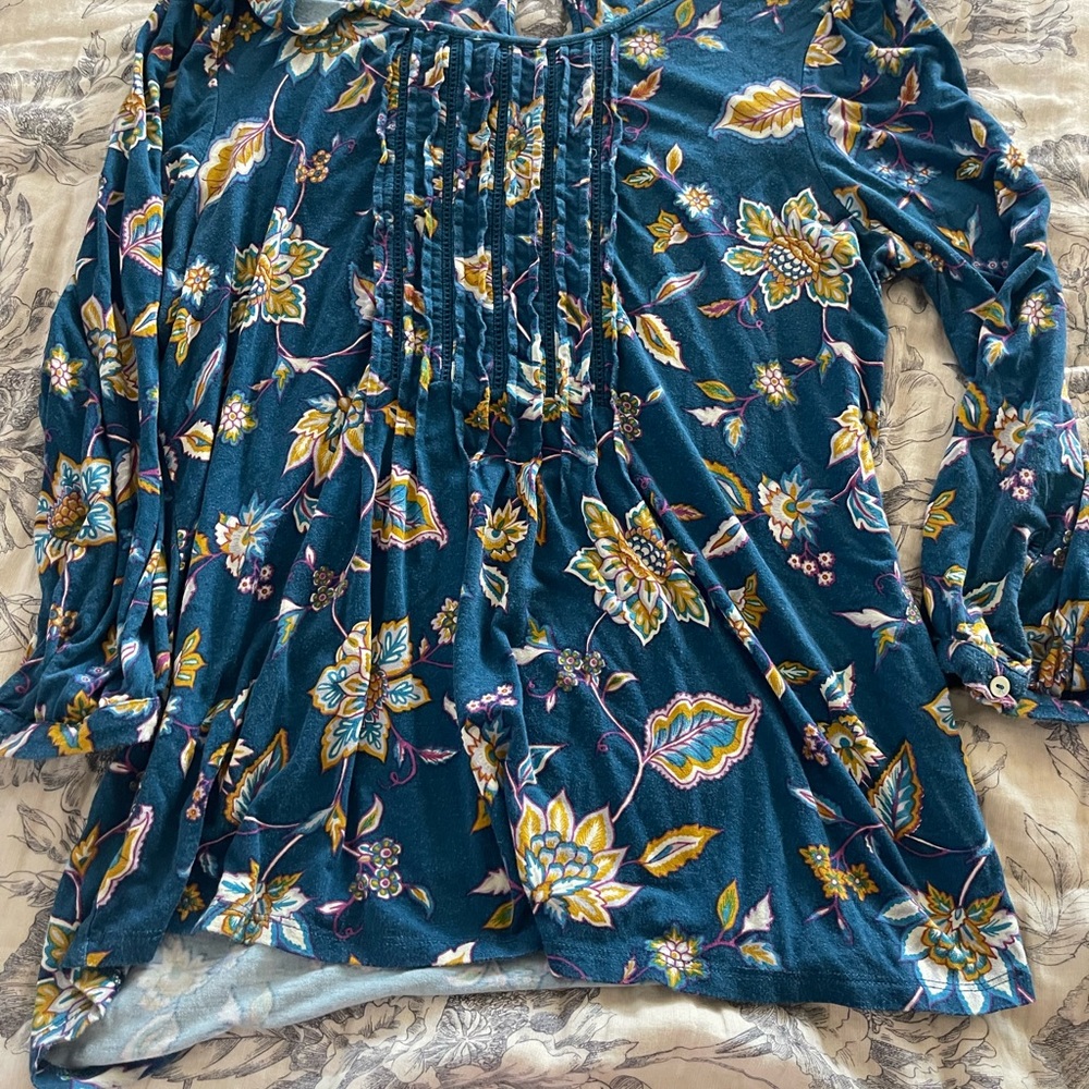 Cute teal blouse